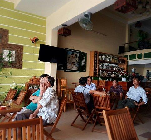 Huong Pub and Bar
