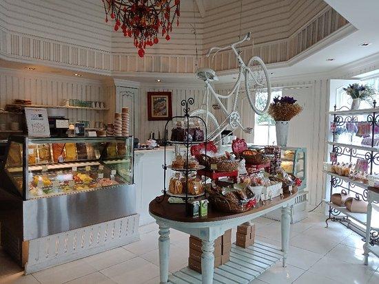 La Baguette French Bakery